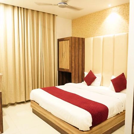 Hotel Malhotra Inn 50 Meter From Golden Temple Amritsar Bagian luar foto