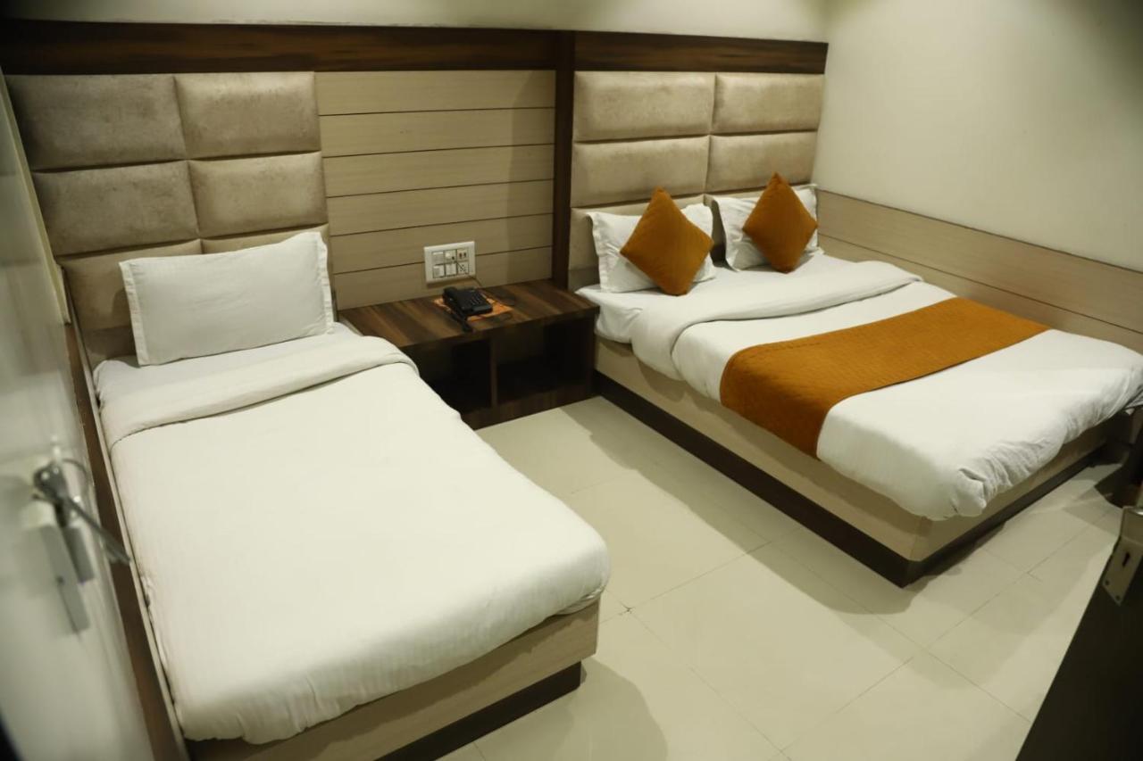 Hotel Malhotra Inn 50 Meter From Golden Temple Amritsar Bagian luar foto