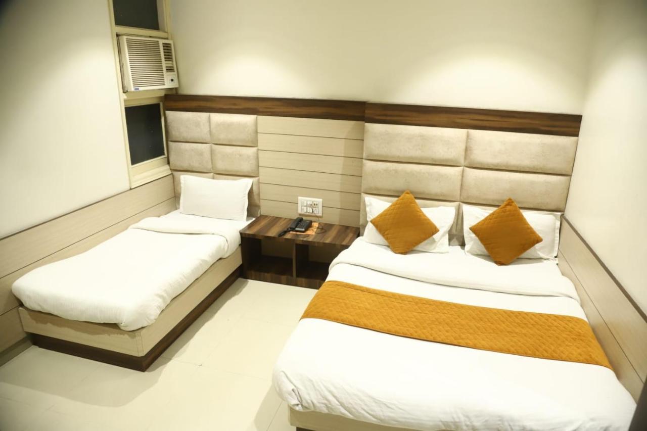 Hotel Malhotra Inn 50 Meter From Golden Temple Amritsar Bagian luar foto