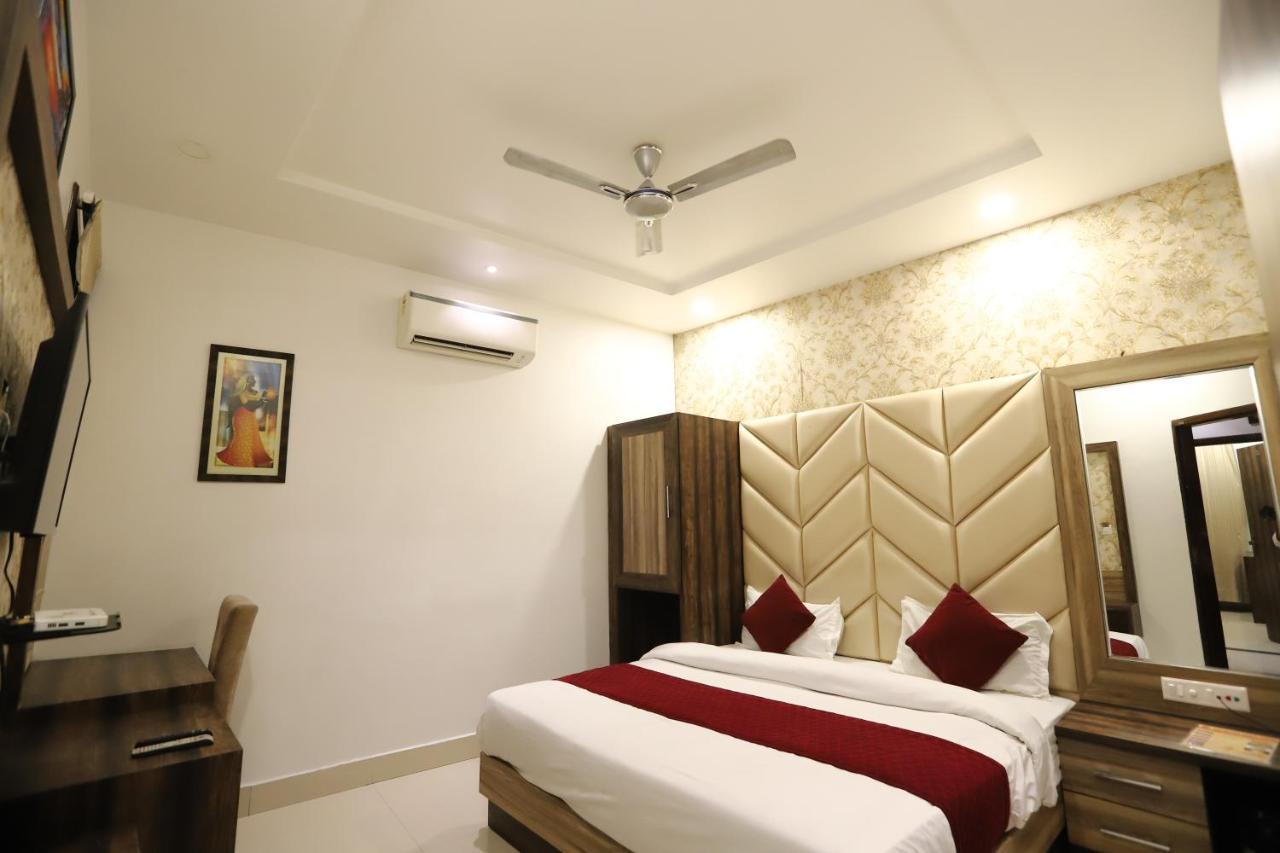 Hotel Malhotra Inn 50 Meter From Golden Temple Amritsar Bagian luar foto