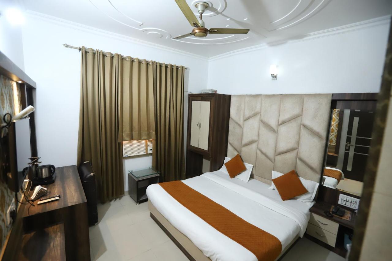 Hotel Malhotra Inn 50 Meter From Golden Temple Amritsar Bagian luar foto