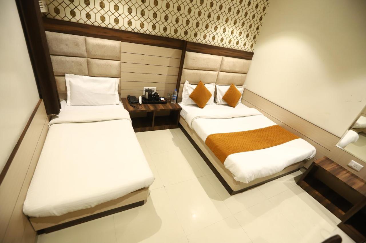 Hotel Malhotra Inn 50 Meter From Golden Temple Amritsar Bagian luar foto