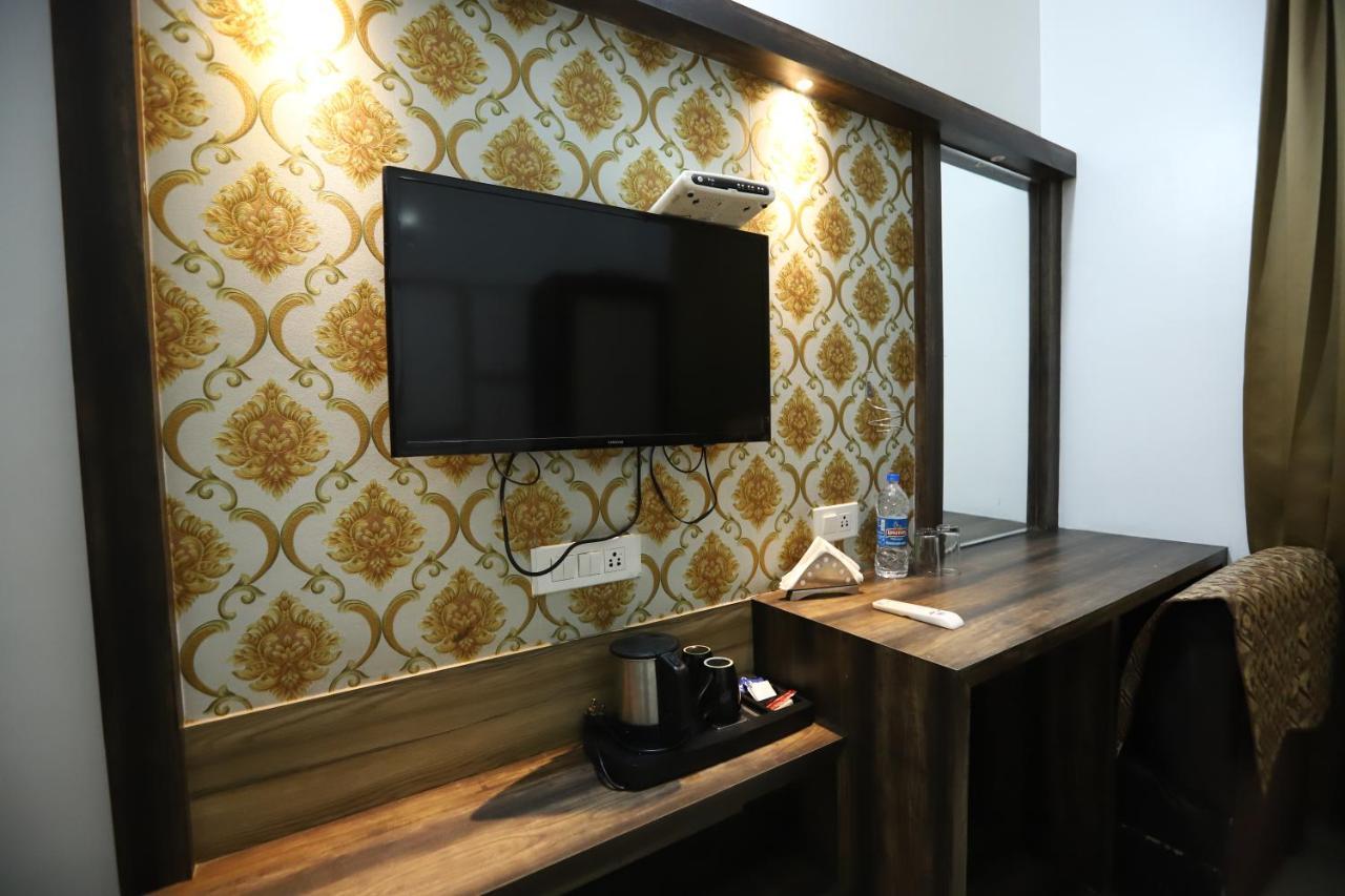 Hotel Malhotra Inn 50 Meter From Golden Temple Amritsar Bagian luar foto