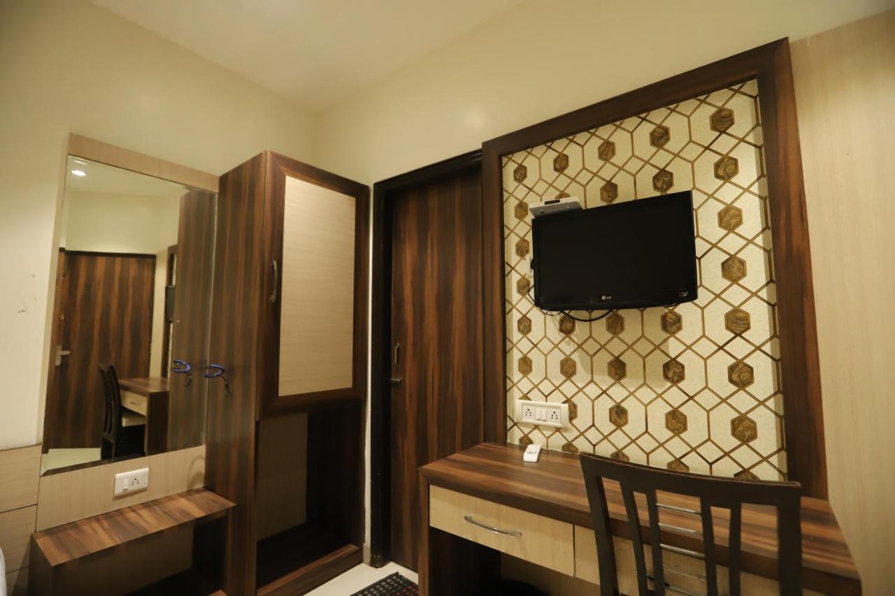 Hotel Malhotra Inn 50 Meter From Golden Temple Amritsar Bagian luar foto
