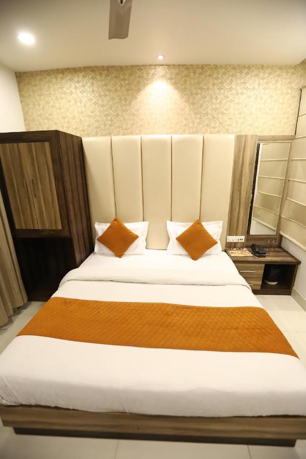 Hotel Malhotra Inn 50 Meter From Golden Temple Amritsar Bagian luar foto