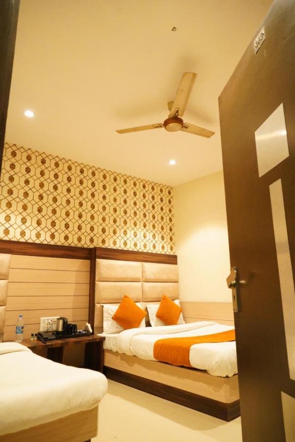 Hotel Malhotra Inn 50 Meter From Golden Temple Amritsar Bagian luar foto