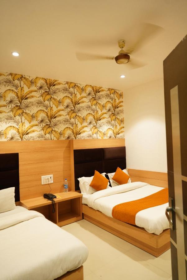 Hotel Malhotra Inn 50 Meter From Golden Temple Amritsar Bagian luar foto