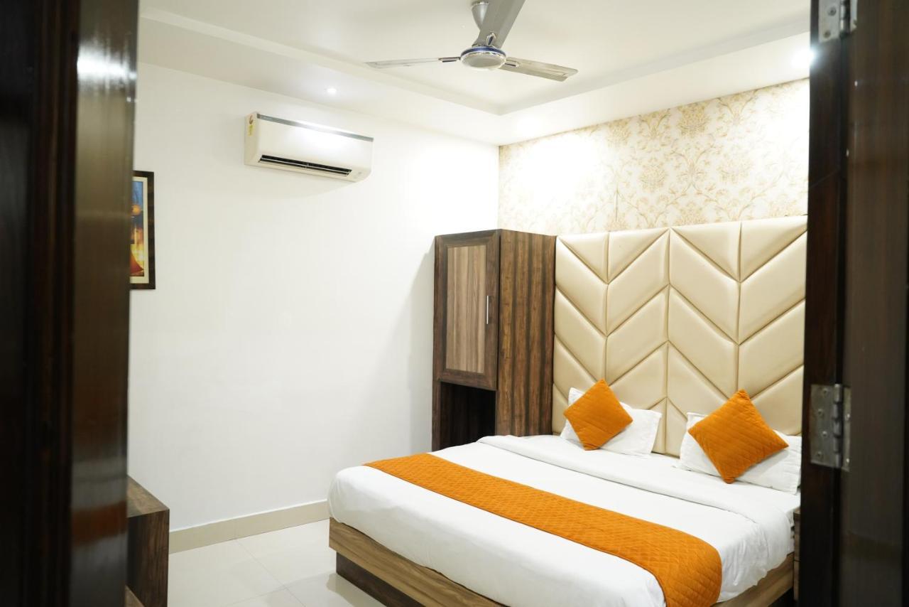 Hotel Malhotra Inn 50 Meter From Golden Temple Amritsar Bagian luar foto