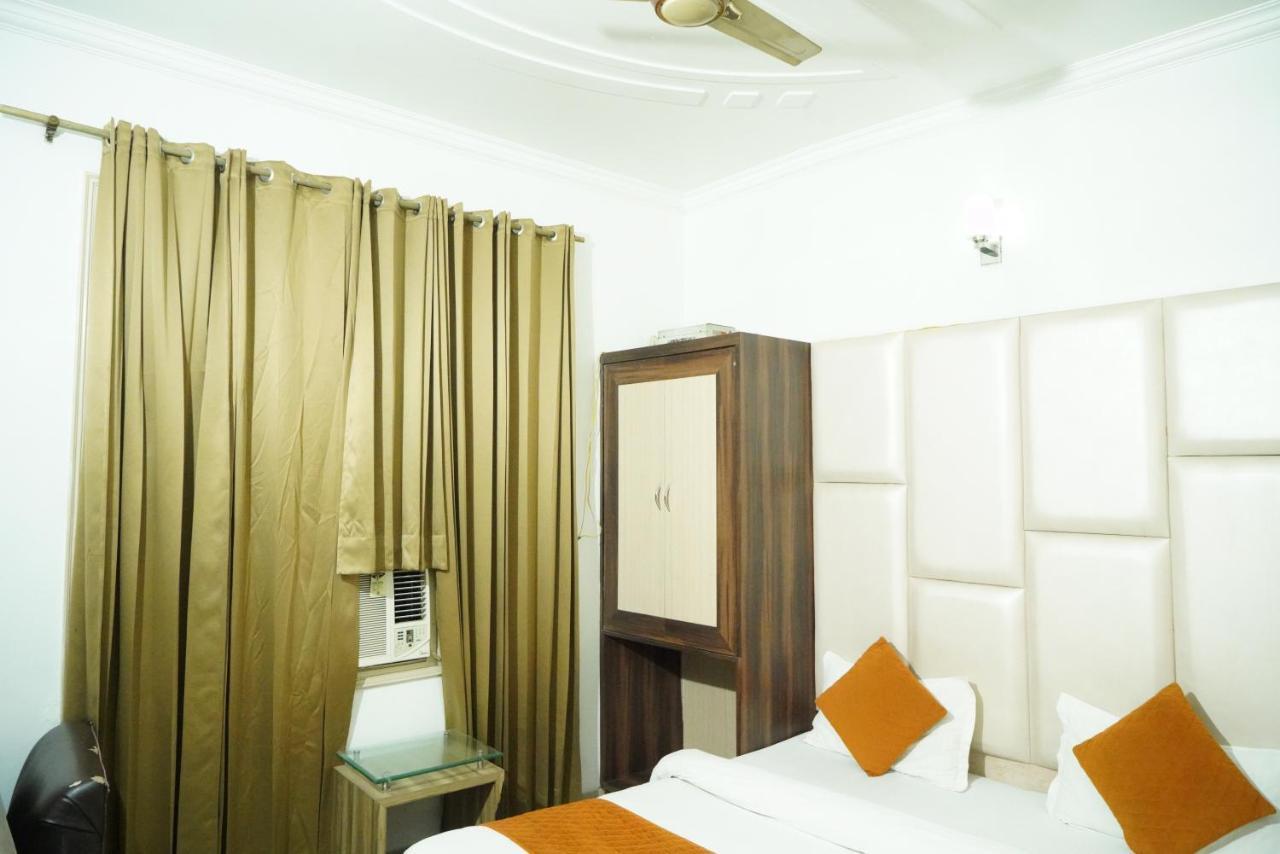 Hotel Malhotra Inn 50 Meter From Golden Temple Amritsar Bagian luar foto