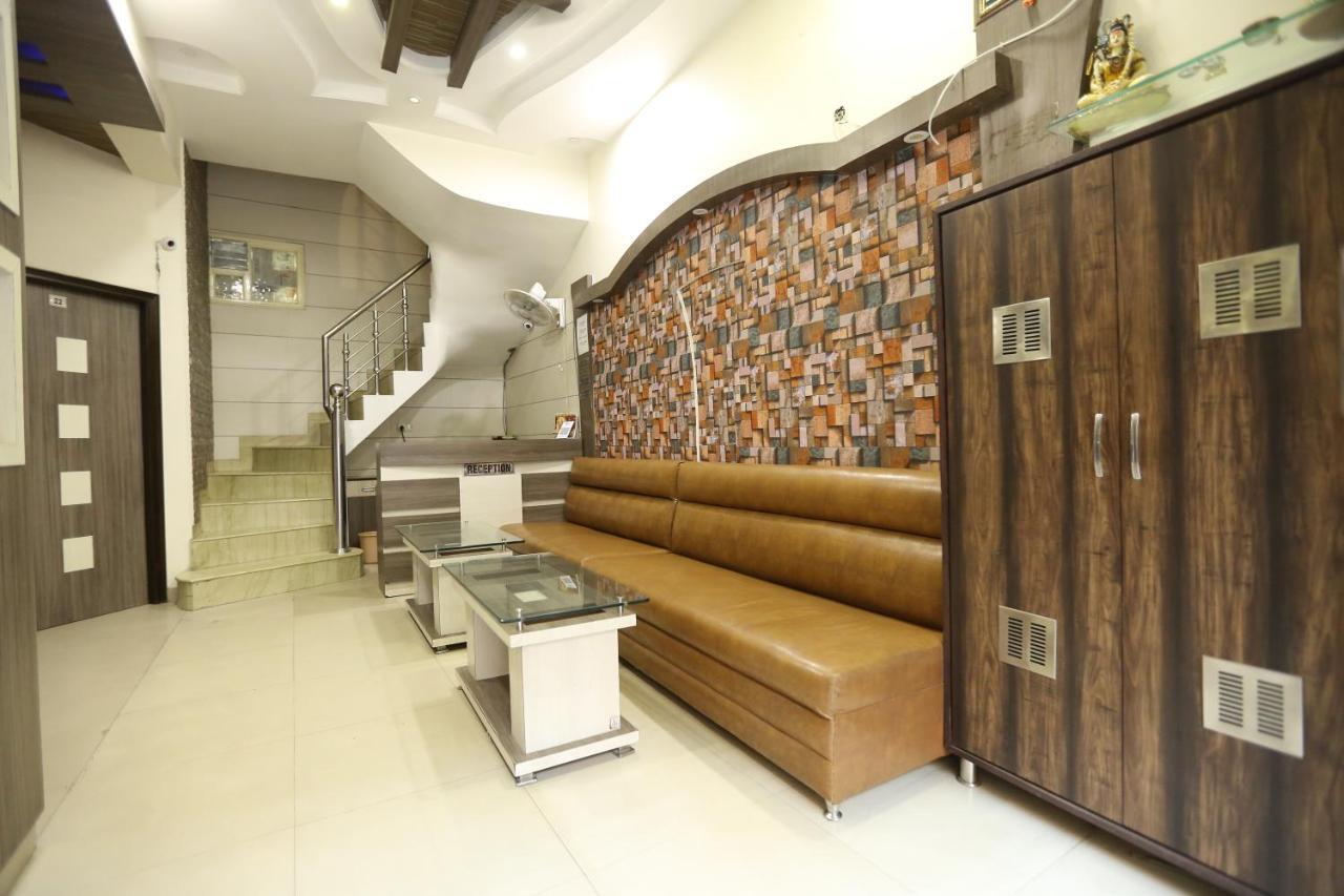 Hotel Malhotra Inn 50 Meter From Golden Temple Amritsar Bagian luar foto