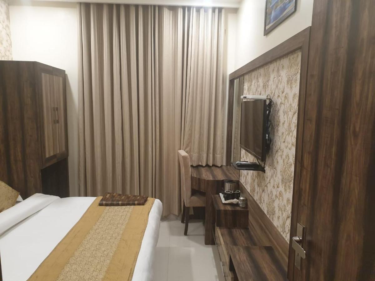 Hotel Malhotra Inn 50 Meter From Golden Temple Amritsar Bagian luar foto
